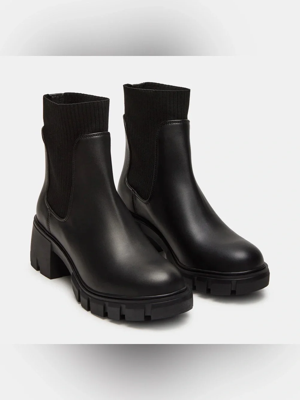 NIB [Steve Madden] Hutch H20 Water Resistant Lug Ankle Boots Black Women’s 7.0